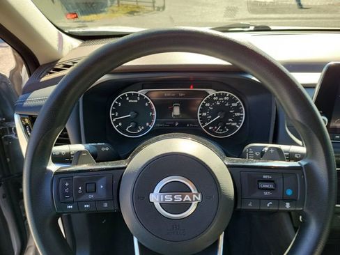 Used 2023 Nissan Rogue SV image 17