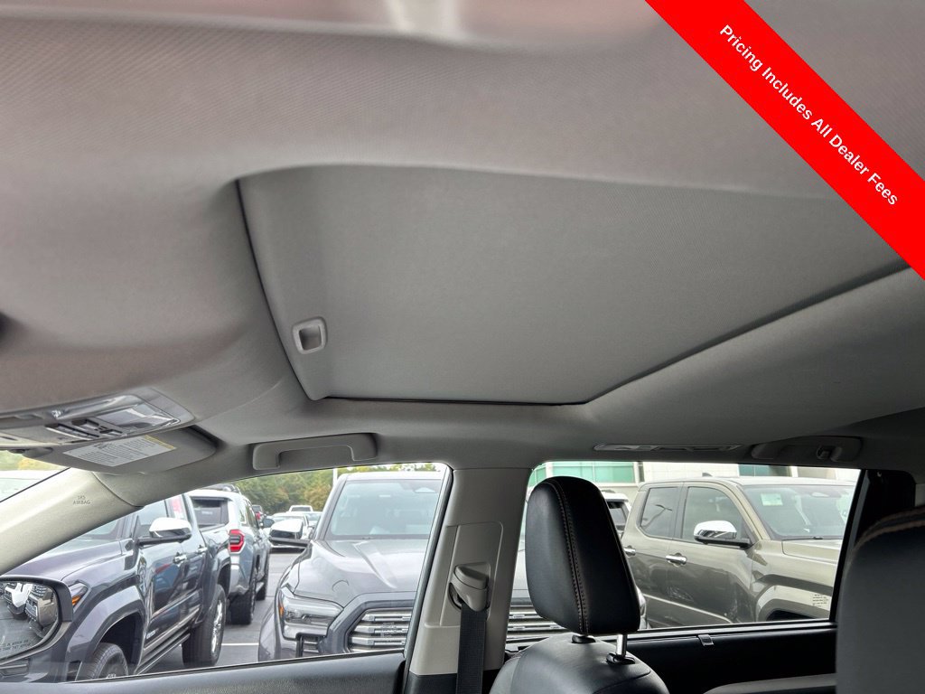 Used 2018 Toyota Highlander XLE AWD/4WD image 6