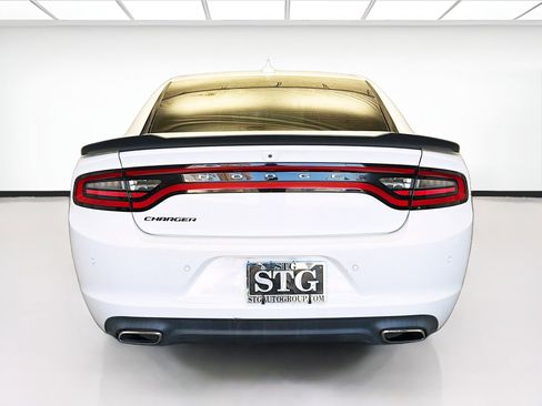Used 2019 Dodge Charger SXT w/ Plus Group image 5