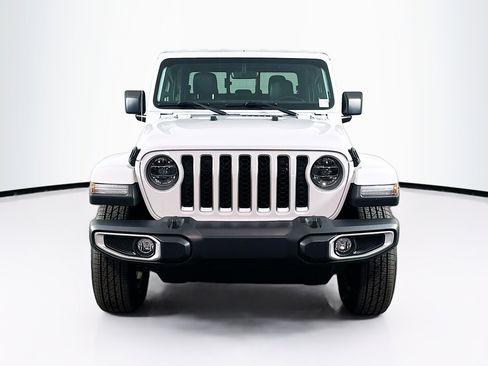 Used 2022 Jeep Gladiator Overland w/ Popular Equipment Package AWD/4WD image 2