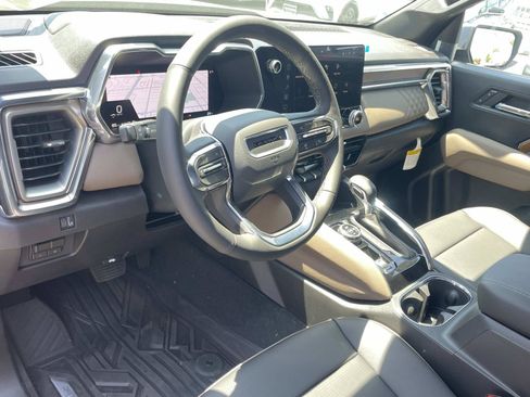 New 2026 GMC Canyon Denali w/ LPO, Denali Black Edition AWD/4WD image 9