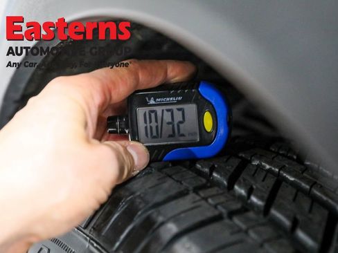 Used 2023 Toyota Highlander LE image 27