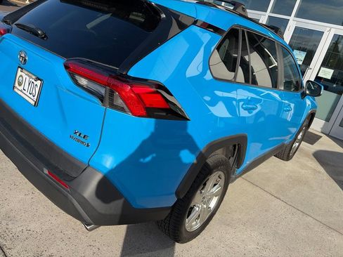 Used 2021 Toyota RAV4 XLE Premium AWD/4WD image 6