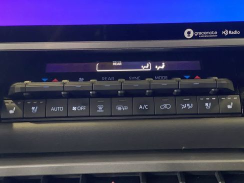 Certified 2024 Toyota Sequoia Platinum AWD/4WD image 20