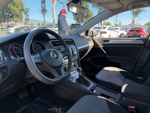 Used 2016 Volkswagen e-Golf SE w/ DC Fast Charging Package image 12