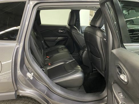 Used 2019 Jeep Cherokee Latitude Plus w/ Cold Weather Group image 12