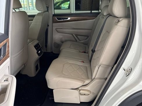 Certified 2024 Volkswagen Atlas SE FWD image 11