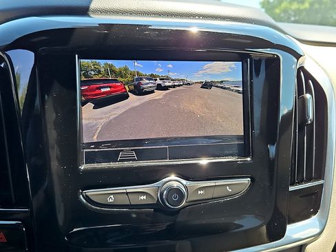 Used 2023 Chevrolet Traverse LS FWD image 19