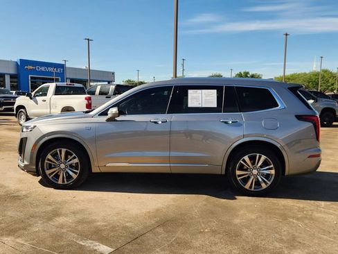 Used 2025 Cadillac XT6 Premium Luxury FWD image 4