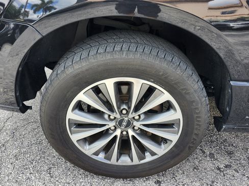 Used 2015 Lincoln Navigator 2WD image 17
