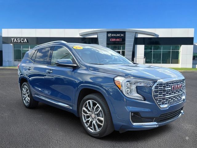 Used 2024 GMC Terrain Denali w/ Denali Premium Package AWD/4WD image 1