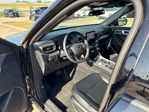 Used 2020 Ford Explorer XLT w/ Equipment Group 202A RWD image 21