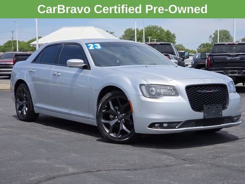 Used 2023 Chrysler 300 S RWD image 2
