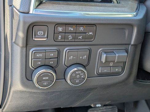 New 2026 Chevrolet Suburban High Country image 25