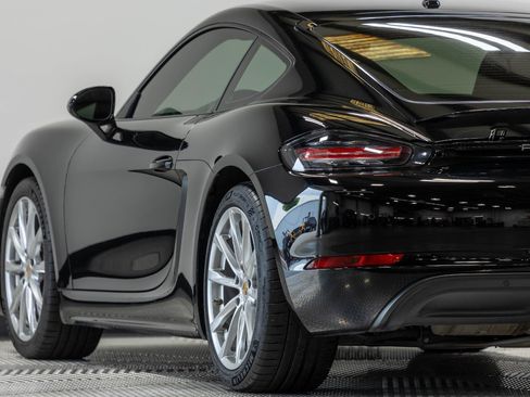 Used 2018 Porsche 718 Cayman RWD image 12