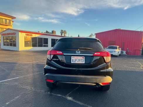 Used 2019 Honda HR-V LX image 6