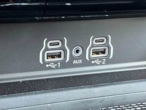 Used 2025 RAM 2500 Laramie AWD/4WD image 38