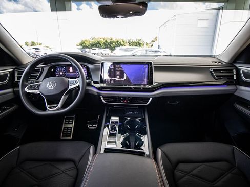 Used 2025 Volkswagen Atlas Peak Edition SE image 30