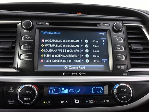 Used 2017 Toyota Highlander XLE AWD/4WD image 29