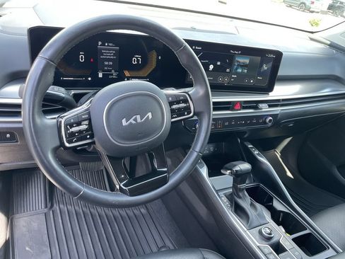 Certified 2024 Kia Sorento S w/ Panoramic Sunroof Package AWD/4WD image 11