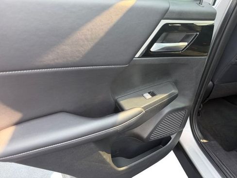Used 2024 Mitsubishi Outlander AWD image 13