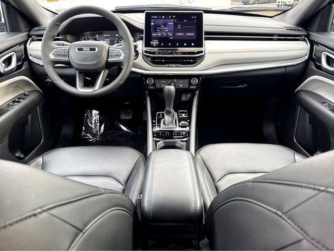 Used 2024 Jeep Compass Limited image 13