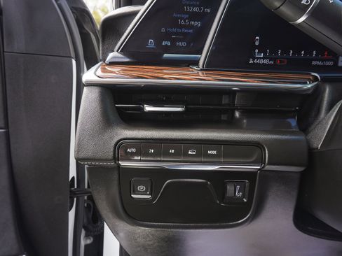 Used 2023 Cadillac Escalade Premium Luxury AWD/4WD image 18