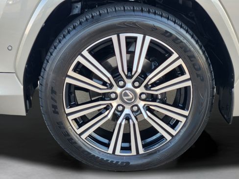 Used 2025 Lexus LX 700h Luxury w/ Appearance Package AWD/4WD image 39