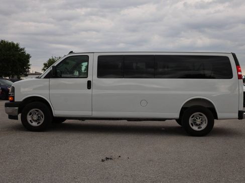 Used 2025 Chevrolet Express 3500 LT w/ LT Preferred Equipment Group RWD image 8