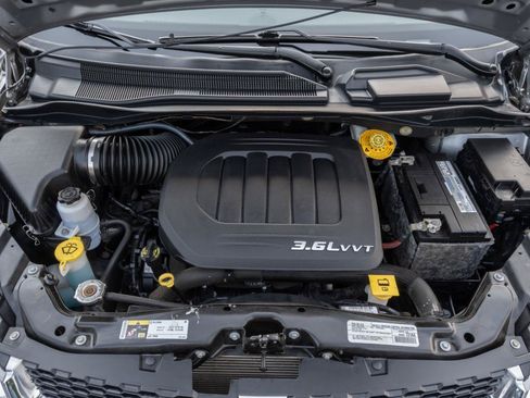 Used 2018 Dodge Grand Caravan SE w/ UConnect Hands-Free Group FWD image 37