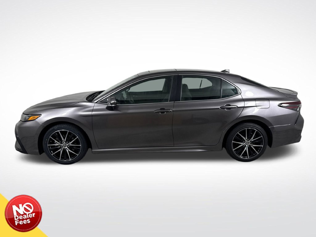 Used 2024 Toyota Camry SE w/ Cold Weather Package FWD image 7