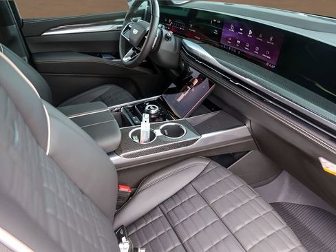 Certified 2025 Cadillac Escalade V w/ LPO, Floor Liner Package image 31