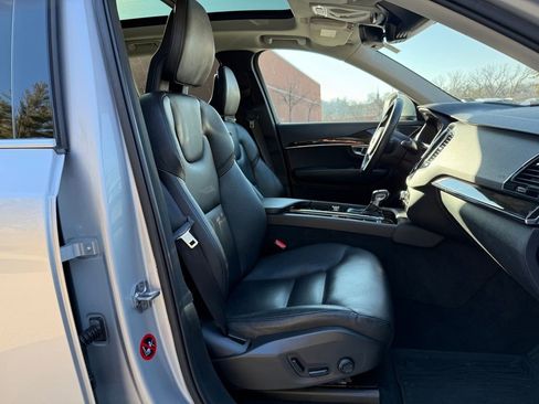Used 2018 Volvo XC90 T6 Momentum w/ Convenience Package image 32