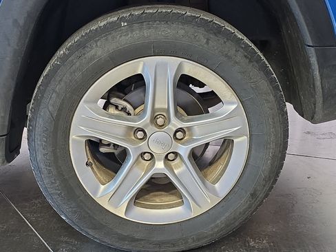 Used 2024 Jeep Compass Latitude AWD/4WD image 12