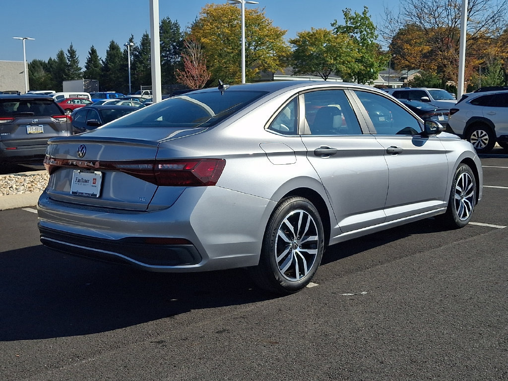 Used 2025 Volkswagen Jetta SE FWD image 6