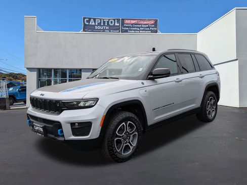 Used 2024 Jeep Grand Cherokee Trailhawk w/ Advanced Protech Group II AWD/4WD image 6