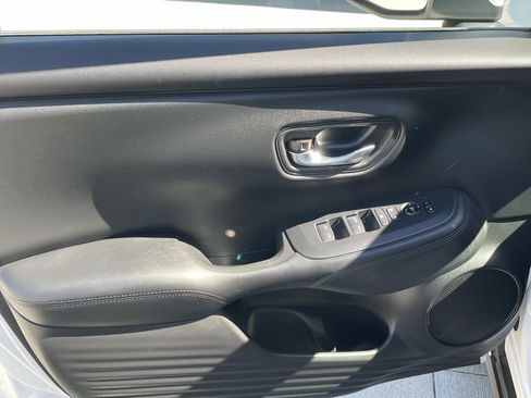 Certified 2023 Honda HR-V LX image 12