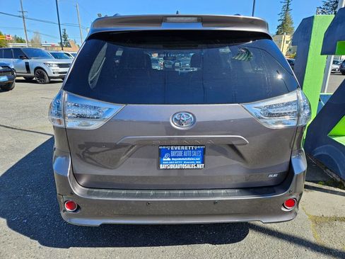 Used 2015 Toyota Sienna SE image 4