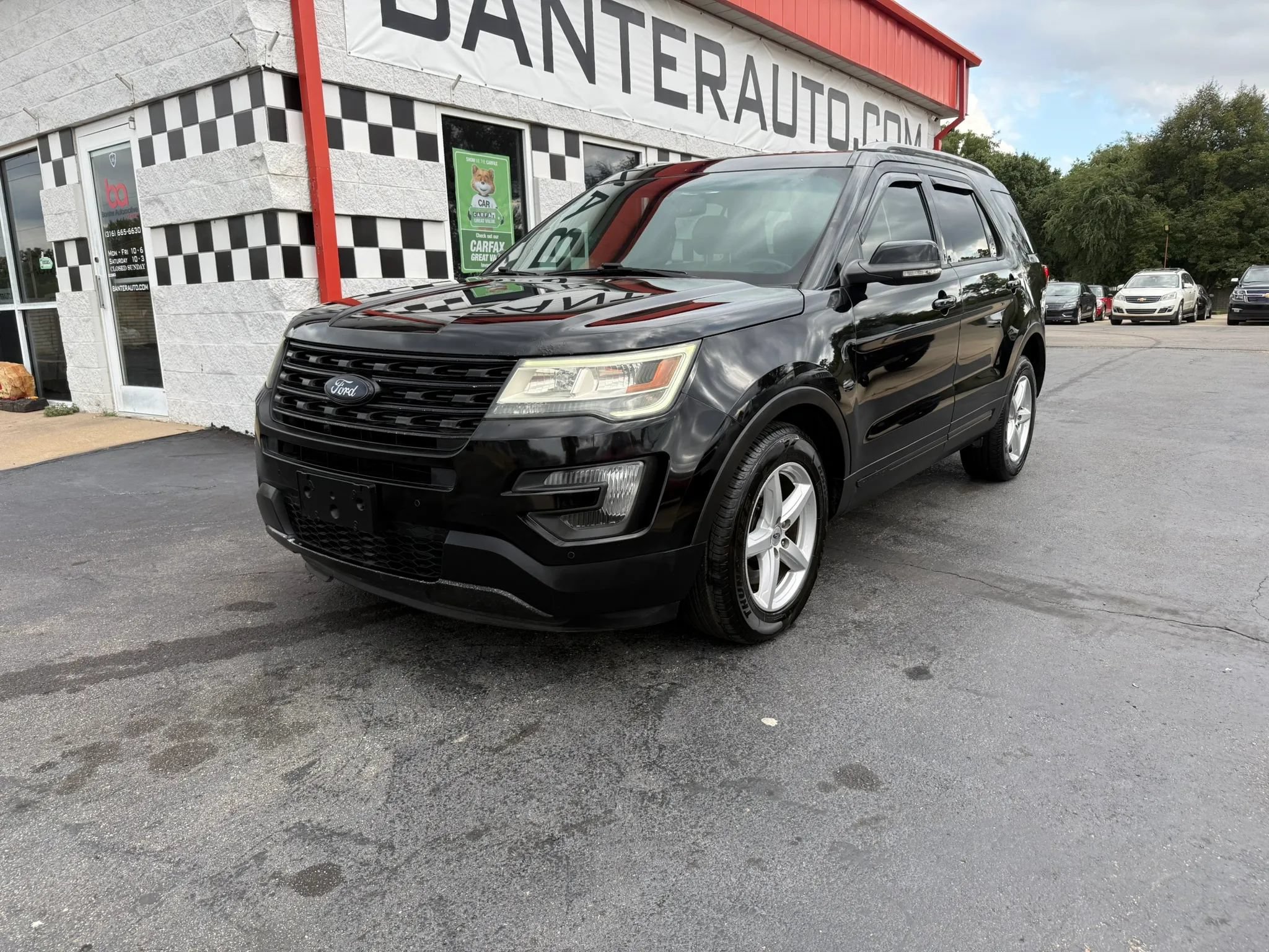 Used 2016 Ford Explorer XLT w/ Equipment Group 202A AWD/4WD image 2
