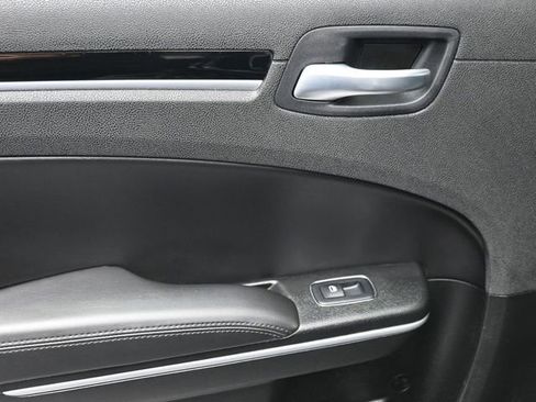 Used 2023 Chrysler 300 Touring RWD image 15