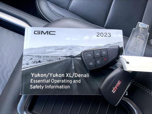 Used 2023 GMC Yukon XL Denali w/ Advanced Technology Package image 11