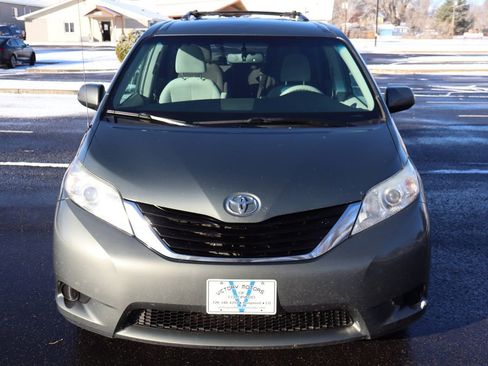 Used 2014 Toyota Sienna LE image 12