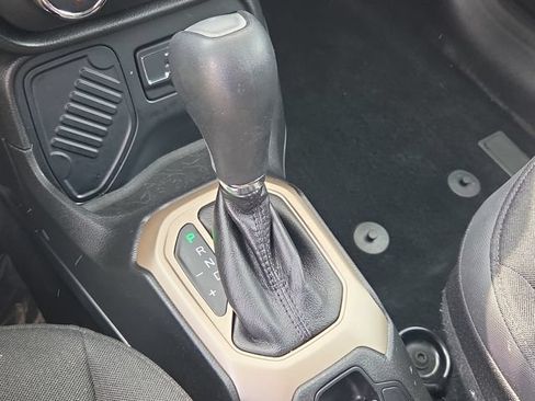 Used 2016 Jeep Renegade 75th Anniversary FWD image 19