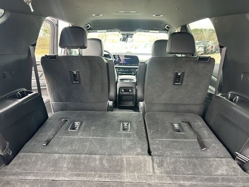 Used 2025 Chevrolet Traverse LT image 14