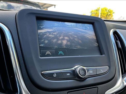 Used 2018 Chevrolet Equinox LT image 23