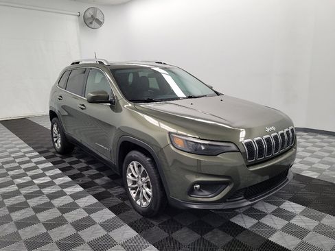 Used 2020 Jeep Cherokee Latitude Plus w/ Mopar Interior Package FWD image 13