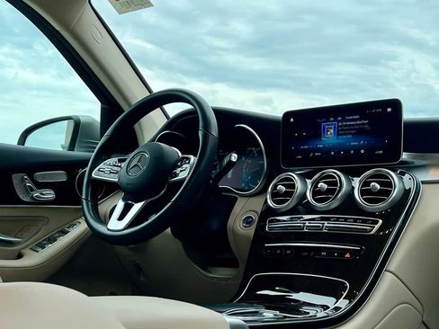 Used 2022 Mercedes-Benz GLC 300 4MATIC image 12
