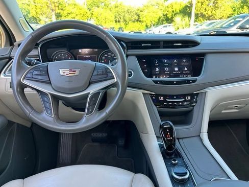 Used 2021 Cadillac XT5 Premium Luxury FWD image 10