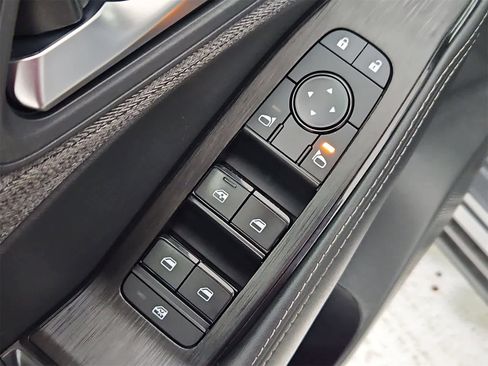 Used 2021 Nissan Rogue SV image 17