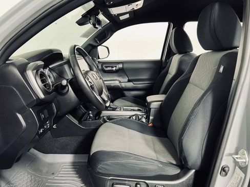 Used 2021 Toyota Tacoma TRD Sport image 10